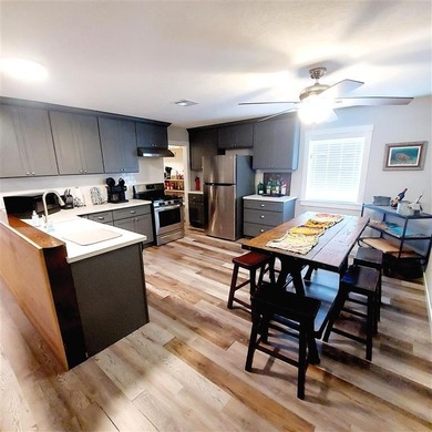 Waterfront property with canal frontage offering direct access - photo 4
