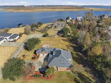 Stately French-inspired custom home in the highly sought-after - photo 4