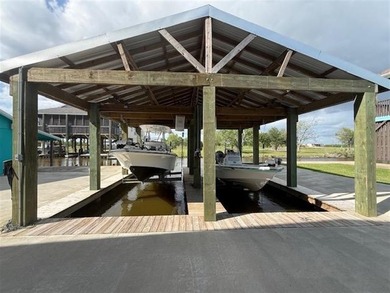 Waterfront Retreat with Guest Cottage & Direct Calcasieu Lake - photo 2