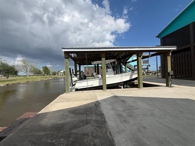 Waterfront Retreat with Guest Cottage & Direct Calcasieu Lake - photo 10