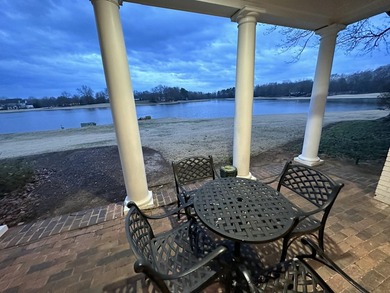 Located on scenic Lake Waverly, this all-on-one-level 4-bedroom - photo 11