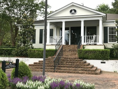 Located on scenic Lake Waverly, this all-on-one-level 4-bedroom - photo 12