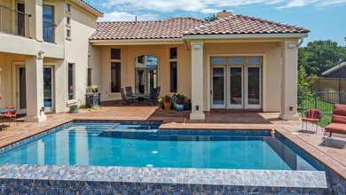 Experience a lifestyle of quiet prestige where the manicured - photo 4