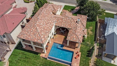 Experience a lifestyle of quiet prestige where the manicured - photo 5