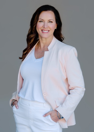 Stacie Rogers on LakeHouse.com
